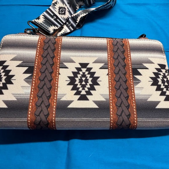 Southwestern Pattern Crossbody Clutch - Picture 1 of 4